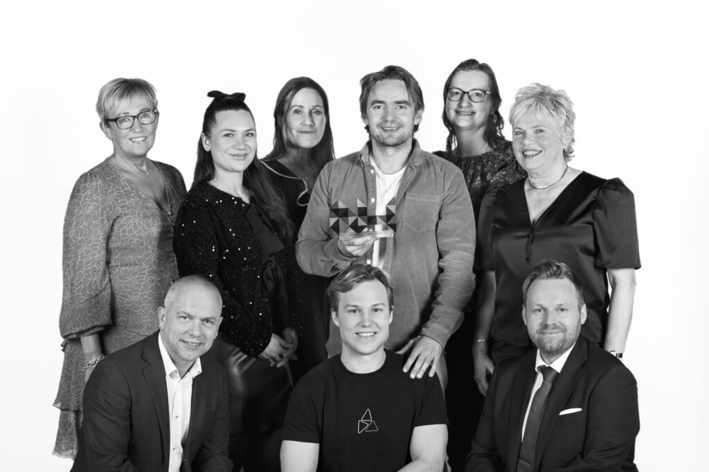 Øverst f.v.: Gunn Tangstad, Nathalie Holmsve, Anne Peggy Møller, Jens Kvernmo, Silje Vangstad, Bodil Vekseth. Nederst f.v.: Håvard Belbo, Fredrik Langseth og John Hegdal. Foto: Fotograf Emma A Johansen