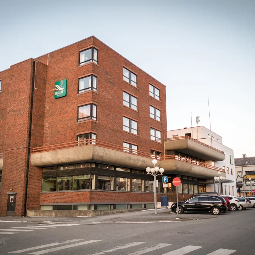 Quality_Hotel_Grand_Steinkjer_-_Facade_-_Street_view_of_hotel_building_original Quality Hotel Grand Steinkjer